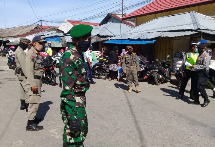 TNI-Polri Dikerahkan Pantau Warga Makan di Warteg 20 Menit 